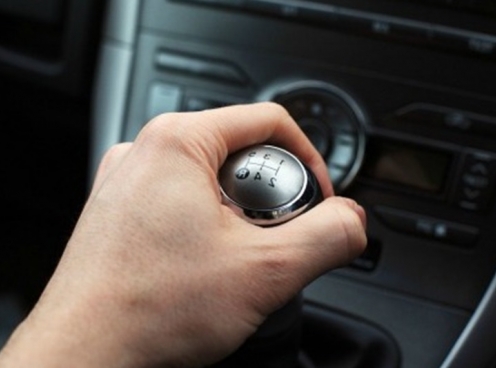 Kinh nghiệm lái xe số sàn an toàn: 5 điều cấm kỵ cần lưu ý