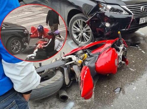 Nghệ An: Ông già Noel cưỡi Ducati tông vào xe sang Lexus
