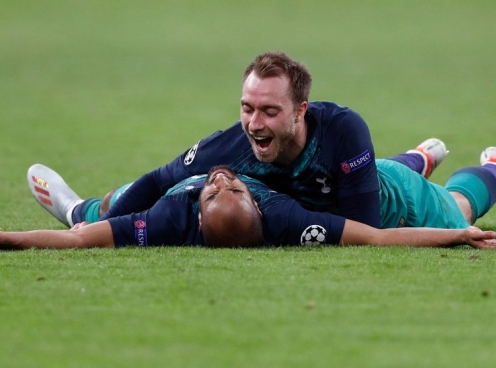 VIDEO: Moura ghi bàn phút bù giờ, Tottenham vỡ òa vào chung kết