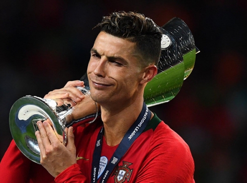 VIDEO: Ronaldo ăn mừng vô địch Nations League đầy cảm xúc