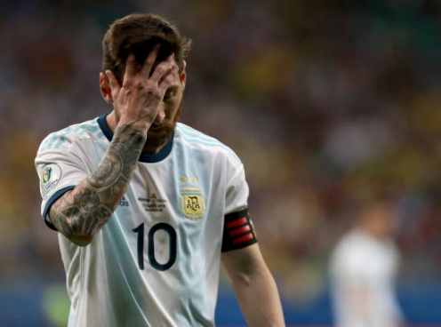 VIDEO: Pha sút bóng lên trời khó tin của Messi ở Copa America