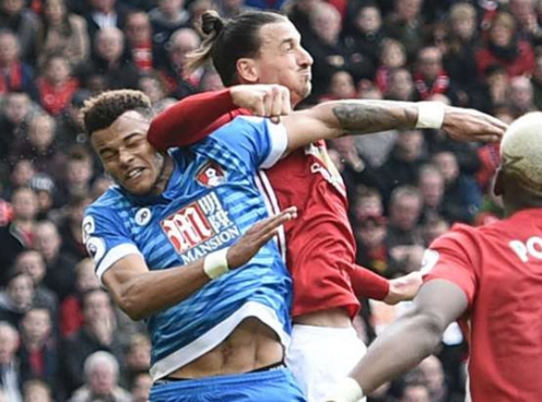 Tyrone Mings lên tiếng về pha cố tình đạp vào đầu Ibra