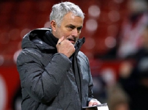 HLV Mourinho trả giá đắt vì chuỗi phong độ kém cỏi của MU