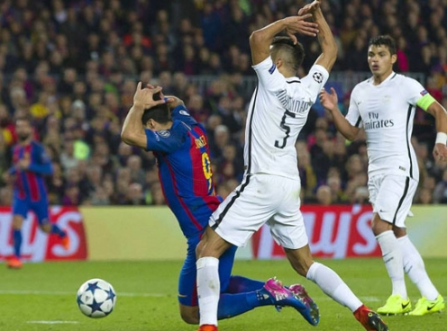NÓNG: UEFA xem xét phạt trọng tài trận Barca 6-1 PSG