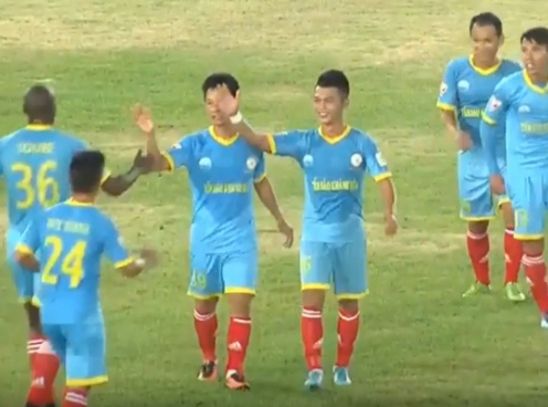 Thắng trên ‘sân ruộng’, S.Khánh Hòa vào chung kết Mekong Cup 2017