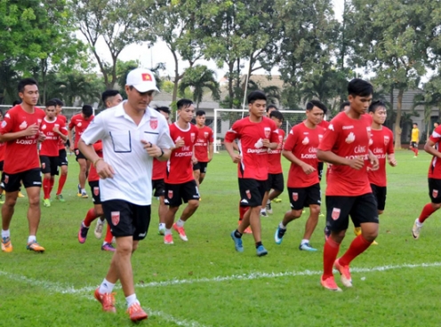 NÓNG: Đội bóng Việt Nam trước nguy cơ giải tán