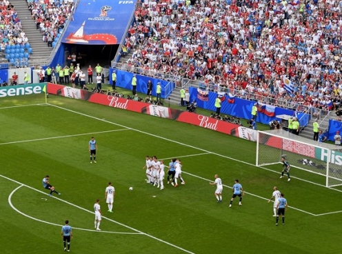 Suarez sút phạt đẳng cấp mở tỉ số cho ĐT Uruguay