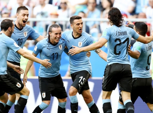 Song sát tỏa sáng, Uruguay thắng cách biệt Nga