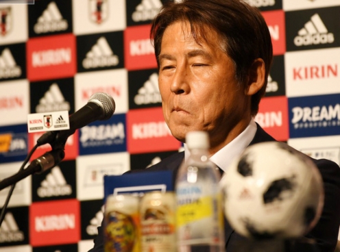 HLV Akira Nishino chia tay ĐT Nhật Bản sau World Cup
