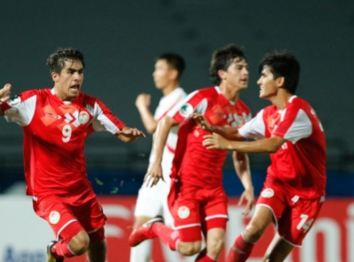 Hạ Triều Tiên trên chấm 11m, Tajikistan vào bán kết U16 châu Á