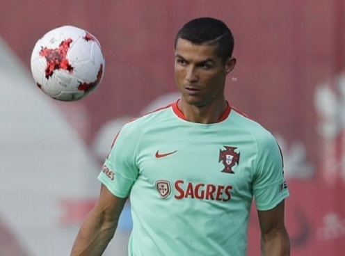 Ronaldo bất ngờ ra 'yêu sách' để ở lại Real