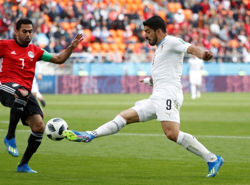Suarez gây thất vọng, Uruguay vẫn đánh bại Ai Cập