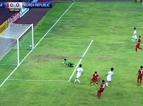 VIDEO: Tình huống bỏ lỡ khó tin của U19 Hàn Quốc vào lưới VN