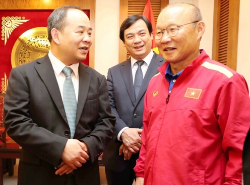 Ông Cấn Văn Nghĩa từ chức không ảnh hưởng đến hợp đồng của HLV Park