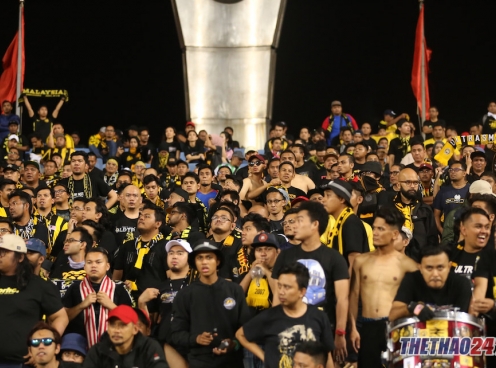 CĐV Malaysia thất thần khi đội nhà để thua ĐT Việt Nam