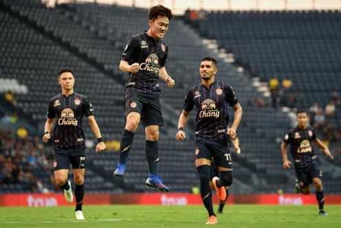 Xuan Truong recieves special award from Thai League