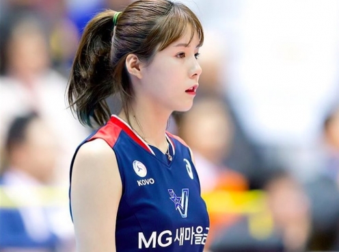 Nữ thần bóng chuyền Hàn Quốc tấu hài và cà khịa đối thủ cực mạnh