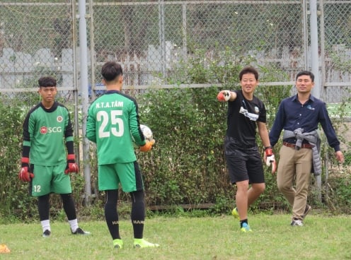 HLV của ĐKVĐ Nhật Bản sang huấn luyện U17 Hà Nội FC 