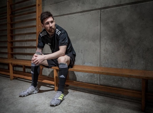 Messi phô diễn kỹ thuật trong clip quảng cáo giày mới