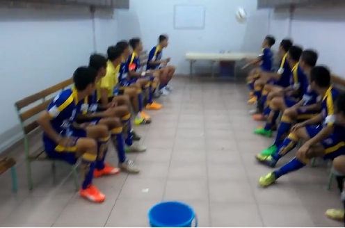 VIDEO: U21 Khánh Hòa biểu diễn kỹ thuật tâng bóng bằng đầu 