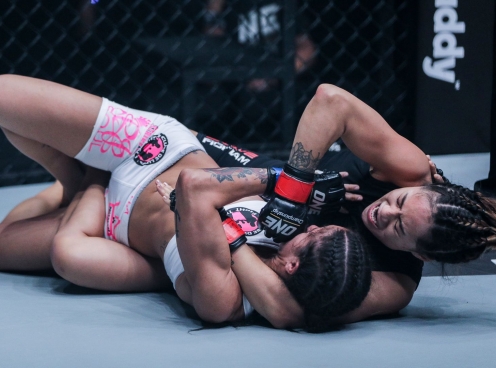 Sở hữu kĩ năng khóa siết hiệu quả cùng ĐKVĐ ONE Angela Lee