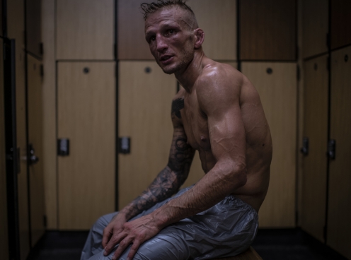 Chùm ảnh: Quá trình cắt cân khắc nghiệt của nhà vô địch UFC TJ Dillashaw