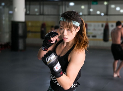 Thiên thần làng MMA Angela Lee và năm 2018 đầy sóng gió