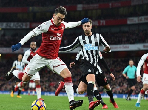 Thắng Newcastle, Arsenal thăng tiến trên BXH