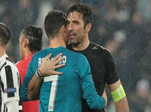 Buffon nói gì khi để Ronaldo chọc thủng lưới thêm 2 lần?