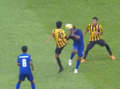 VIDEO: Cầu thủ U16 Malaysia tung ‘liên hoàn cước’ hạ đo ván 2 đối thủ ở giải châu Á