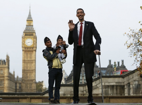 Người cao nhất thế giới gặp người lùn nhất tại London