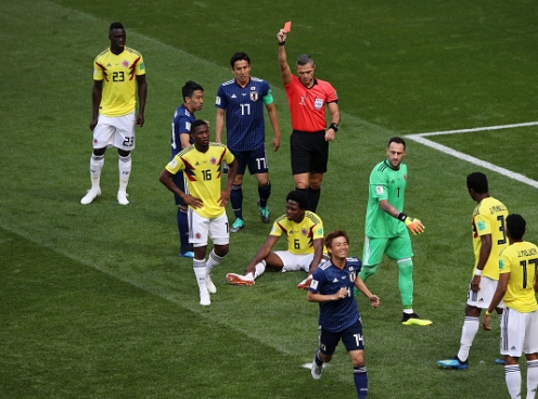 Chiếc thẻ đỏ và quả penalty định mệnh cho ĐT Nhật Bản