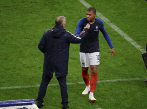 HLV Pháp: 'Ronaldo có tốc độ nhưng chưa là gì so với Mbappe'
