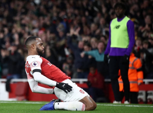 Lacazette thăng hoa, Arsenal giữ lại 1 điểm trước Liverpool