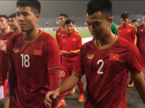 VIDEO: Cầu thủ U23 VN ăn mừng độc đáo, khiêm tốn sau trận thắng Thái Lan