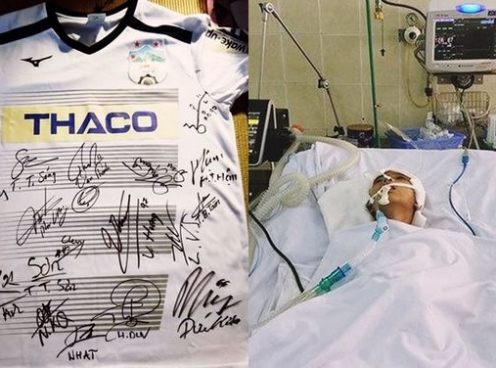 Cầu thủ HAGL bán áo đấu để cứu em bé mắc bệnh hiểm nghèo