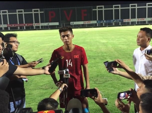 VIDEO: Người ghi bàn duy nhất cho U22 Việt Nam bị 'chỉnh' khi đọc sai tên thầy Park 