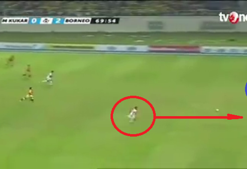 VIDEO: Màn bứt tốc ghi bàn như Gareth Bale ở giải Indonesia