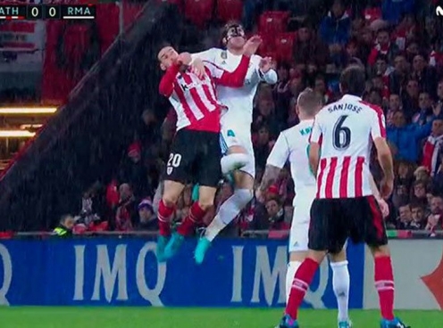VIDEO: Chơi xấu đối thủ, Ramos lập kỷ lục nhận thẻ đỏ ở La Liga