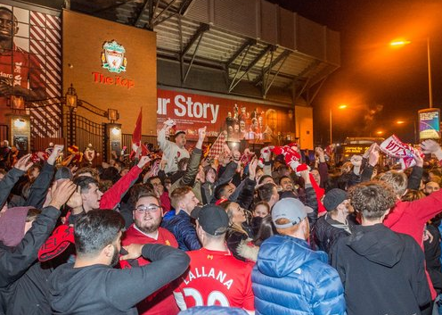VIDEO: CĐV phấn khích khi Liverpool vào chung kết Champions League
