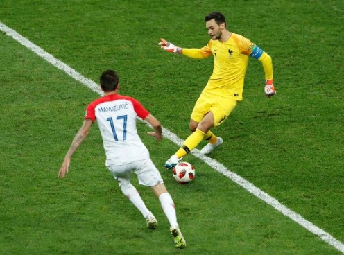 VIDEO: Bàn thua khó tin của Lloris trước Croatia