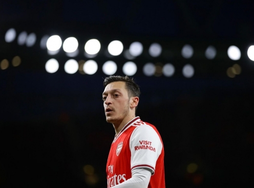 Arsenal chấm dứt hợp đồng với Ozil