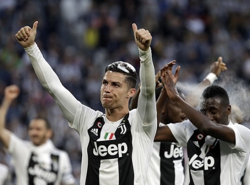 Ronaldo bất ngờ chốt tương lai mùa giải tới