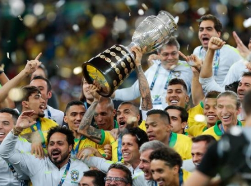 Chùm ảnh tân vương Brazil rạng rỡ ăn mừng chức vô địch Copa lần thứ 9