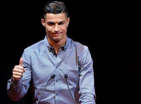Ronaldo: 'Barca mua nhiều như thế mà có vô địch được đâu'