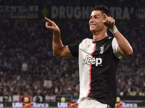 Ronaldo ăn mừng đầy ẩn ý sau khi ghi bàn giúp Juve hạ Napoli