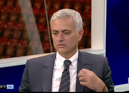 Mourinho: 'Có quá nhiều điều để nói về trận đấu, ngoài pha chạm tay' 