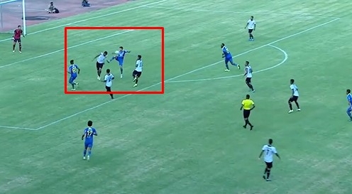 VIDEO: Cầu thủ Indonesia gây phẫn nộ khi đạp vỡ đầu đối thủ