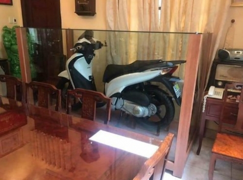Honda SH biển 'ngũ quý' 9 cất trong tủ kính tại Việt Nam