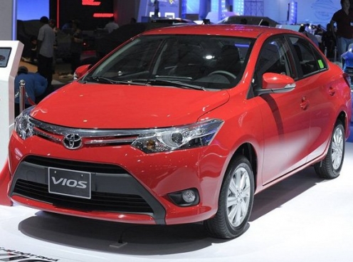 Hàng loạt ô tô Toyota tại Việt Nam giảm giá cả trăm triệu